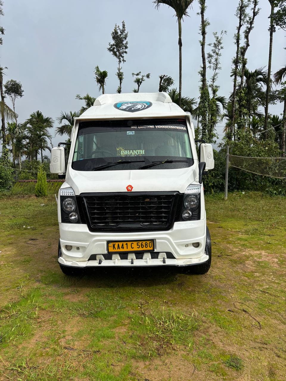 9 Seater Tempo Traveller rental in Bangalore — 9 seater